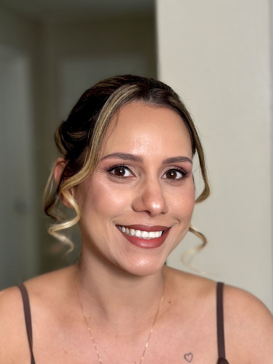 Makeup and updo by the Ipanema team